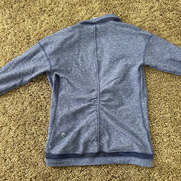 ivivva lululemon workout top - Picture 4 of 4